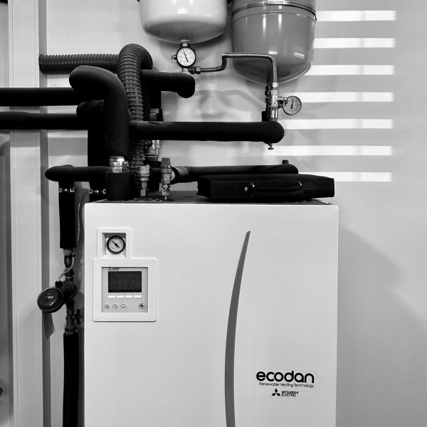 Power Inverter 8,0 kW │ Pro rodinný dům 180 m² - Praha