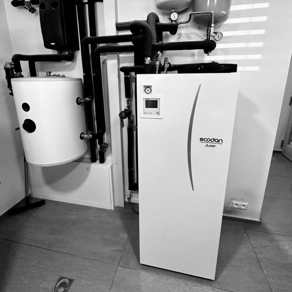 Power Inverter 8,0 kW │ Pro rodinný dům 180 m² - Praha