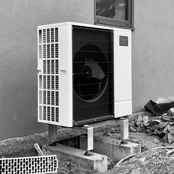 Power Inverter 12,0 kW  │ Pro rodinný dům 240 m² - Praha