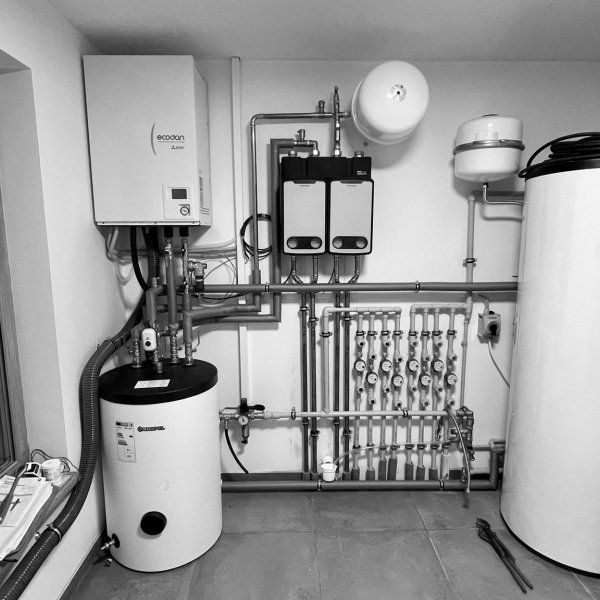 Starší rodinný dům 290 m², okr. Praha │Tepelné čerpadlo vzduch-voda 12,0 kW