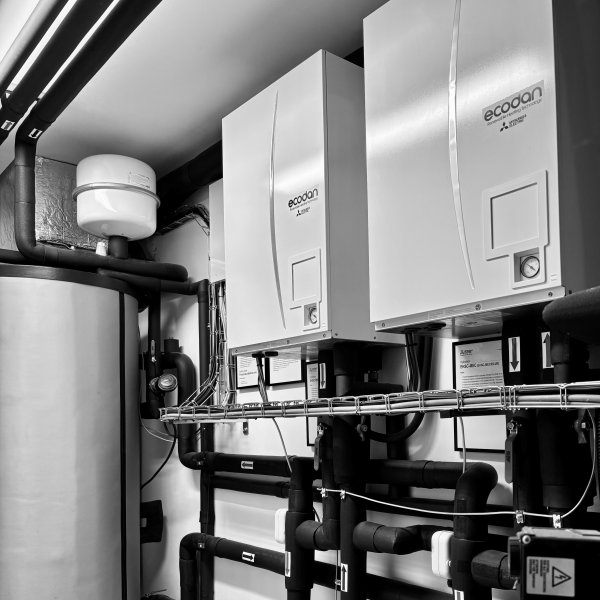 2x Zubadan Inverter 28,0 kW │ Pro větší objekt 820 m² - Praha